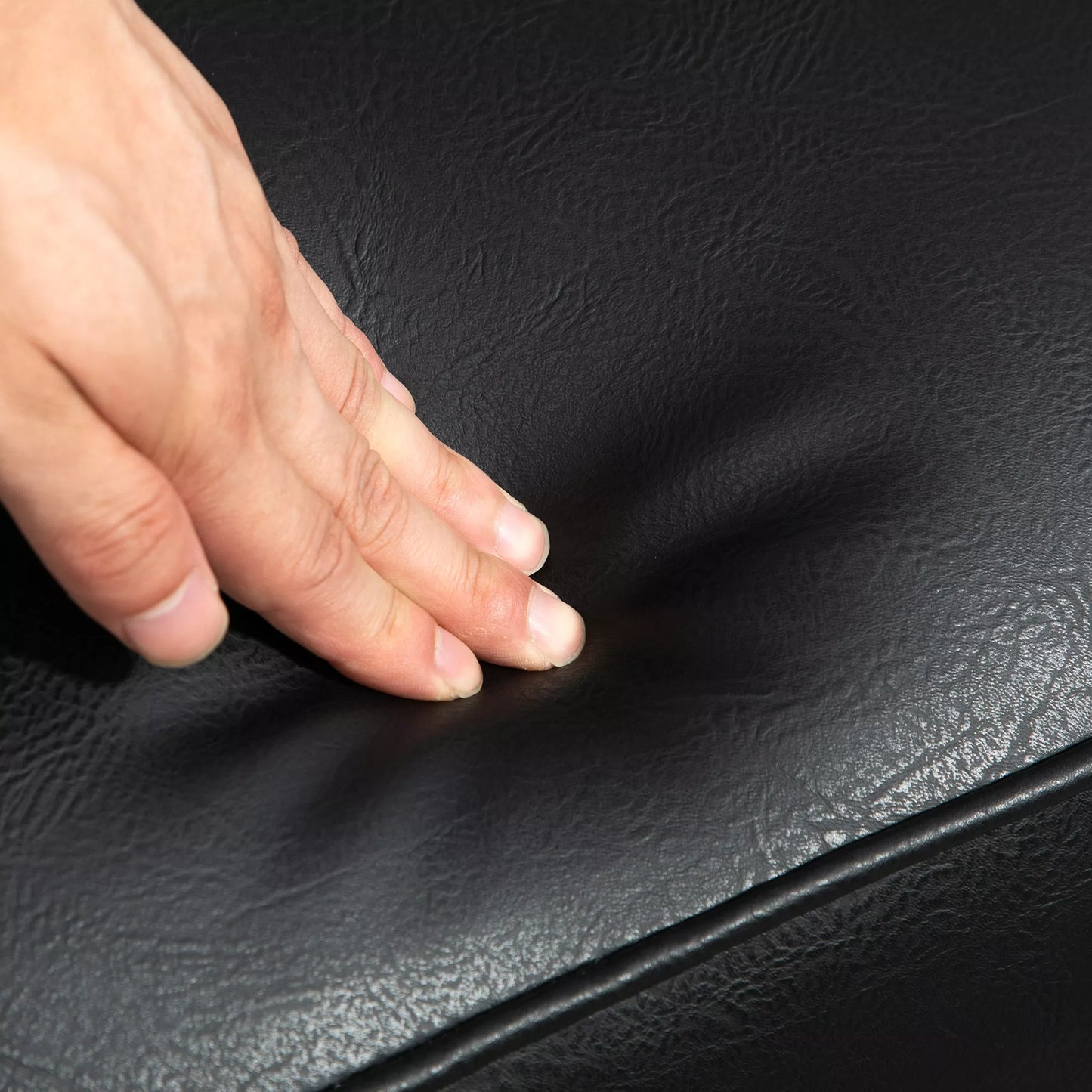 Akcentinis fotelis, platus sėdimas paviršius, odos imitacija, medinis rėmas, iki 120 kg, 67x77x80 cm, juodas