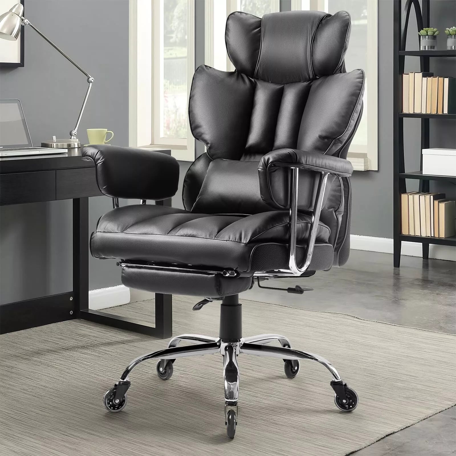 Ergonomiška vadovo biuro kėdė iš PU odos su kojų ir juosmens pagalvėle, juoda