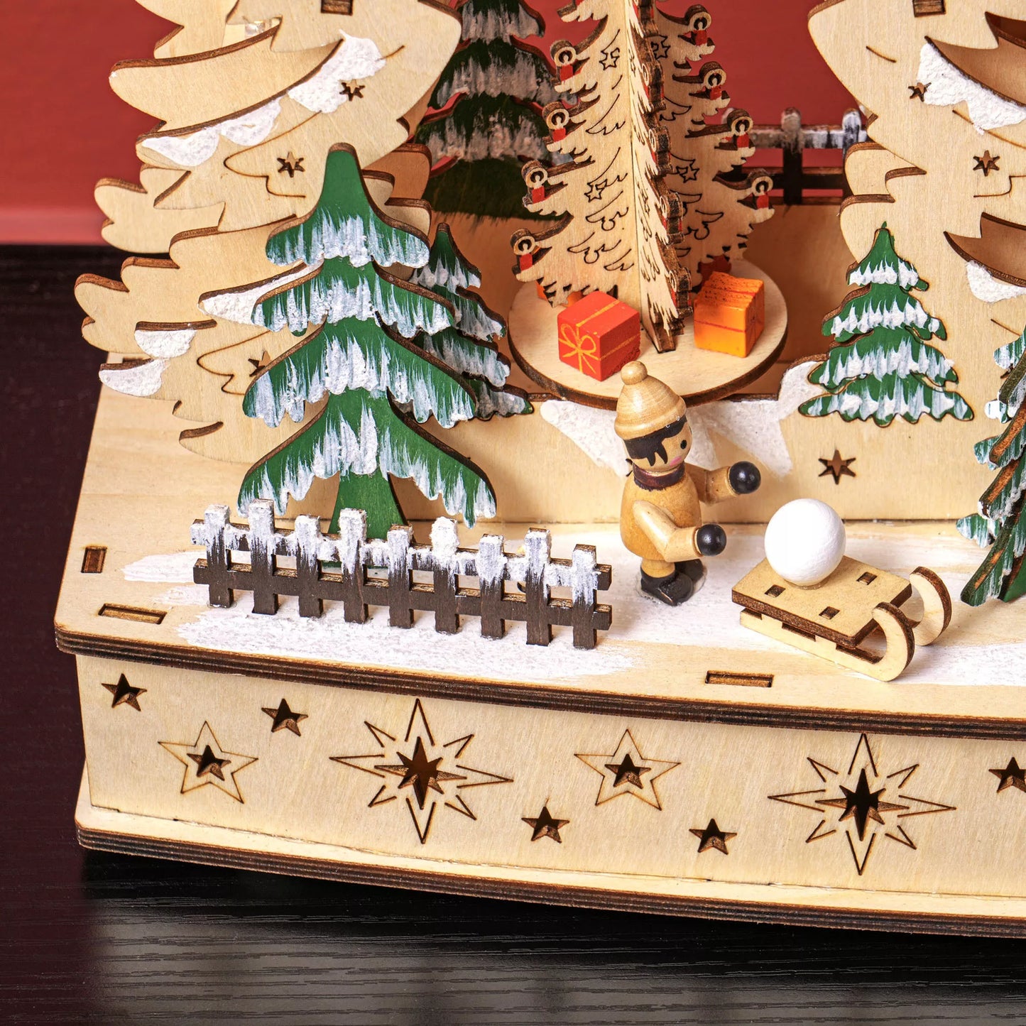 Kalėdinis kaimelis žiemos stebuklų šalyje, 20 LED lempučių, daugiasluoksnis, natūralaus medžio, 45 x 12 x 30 cm