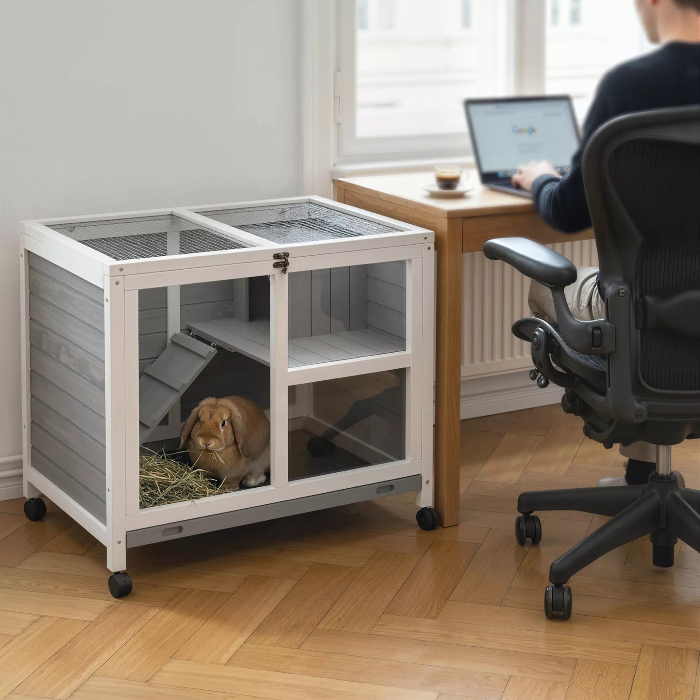 Mažų gyvūnų narvas su 2 lygiais, 4 ratukais, užsandarintas pušies medžio, pilkos spalvos