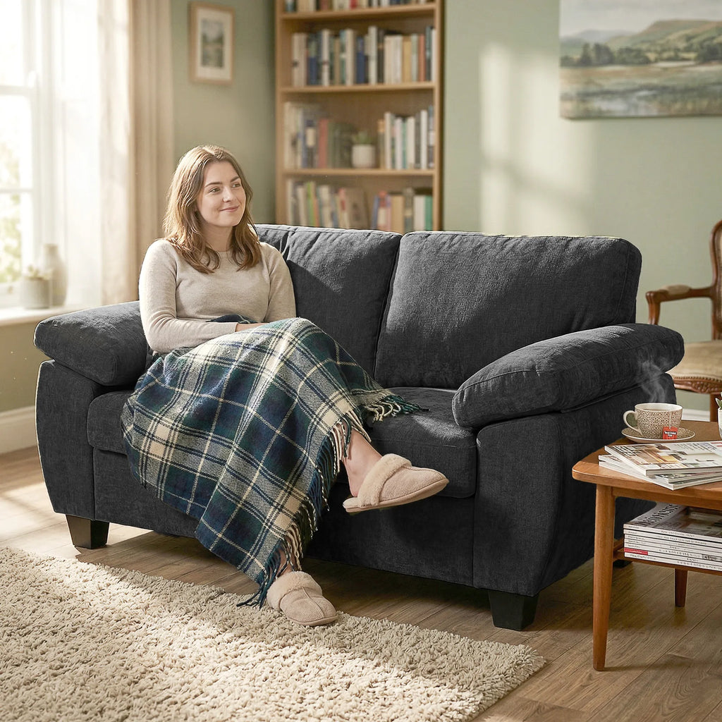 Dvivietė sofa šenilinė 156 cm su plačiais porankiais tamsiai pilka