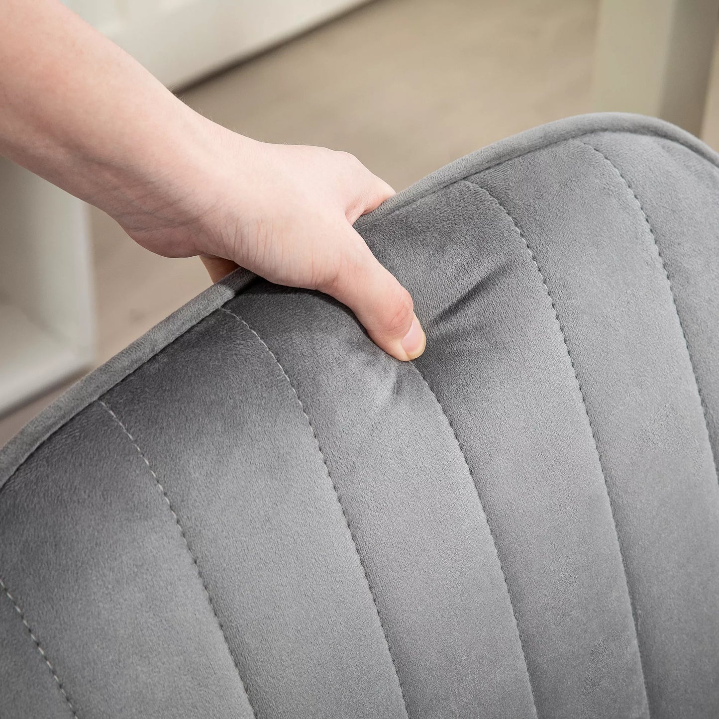 Biuro kėdė su reguliuojamu aukščiu, pasukama, su atlošu ir porankiais, pilka