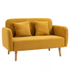 Geltona dvivietė sofa su dviem pagalvėmis ir medinėmis kojomis