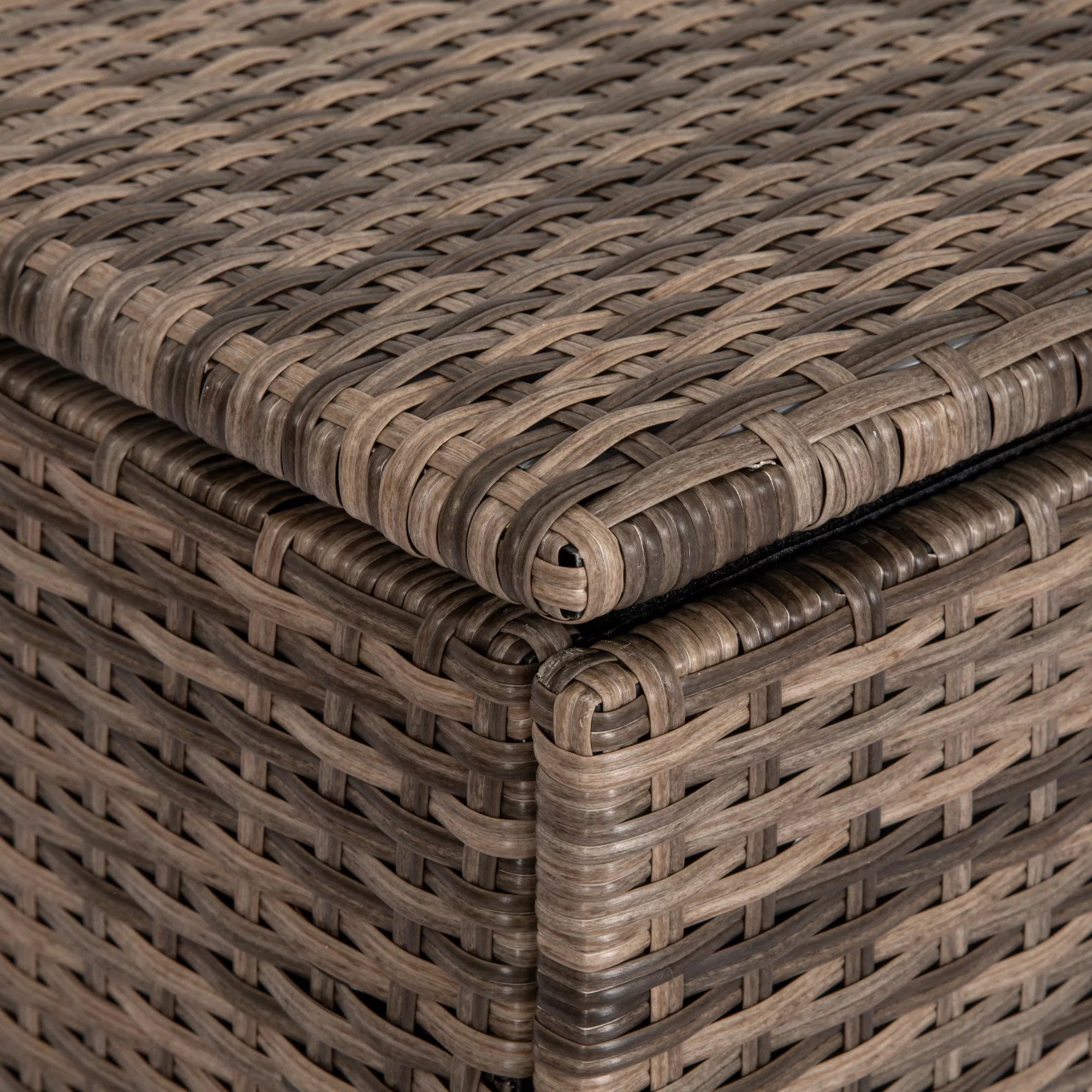 Polyrattan laikymo dėžė, audinio vidinis pamušalas, lengvai atidaroma/uždaroma, metalinis rėmas, 75B x 75T x 70H cm, juoda