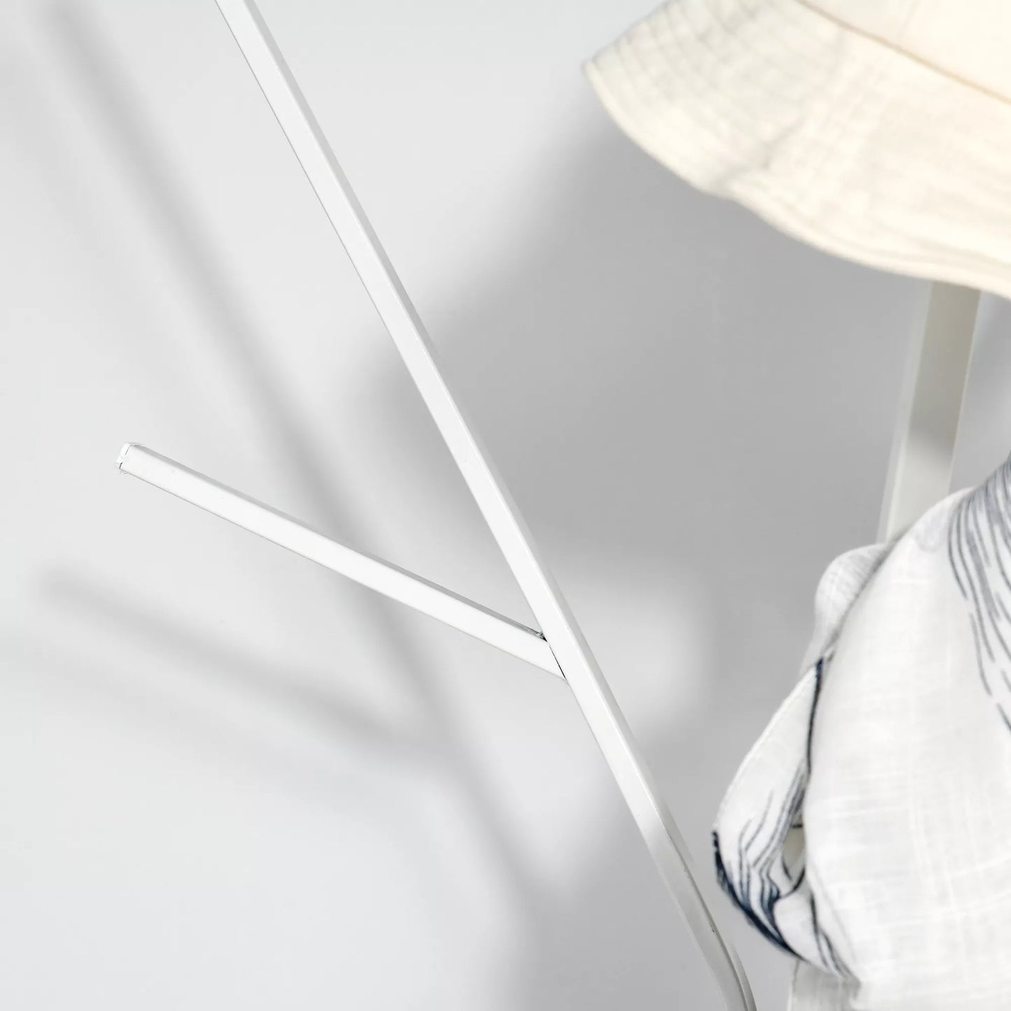 Drabužių kabykla su lentyna ir 8 kabliukais, šiuolaikiška drabužinė drabužiams, kepurėms, rankinėms laikyti, skirta svetainei, balta