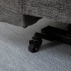 Fotelio pagrindo ratuko ir pakėlimo mechanizmo detalė iš arti