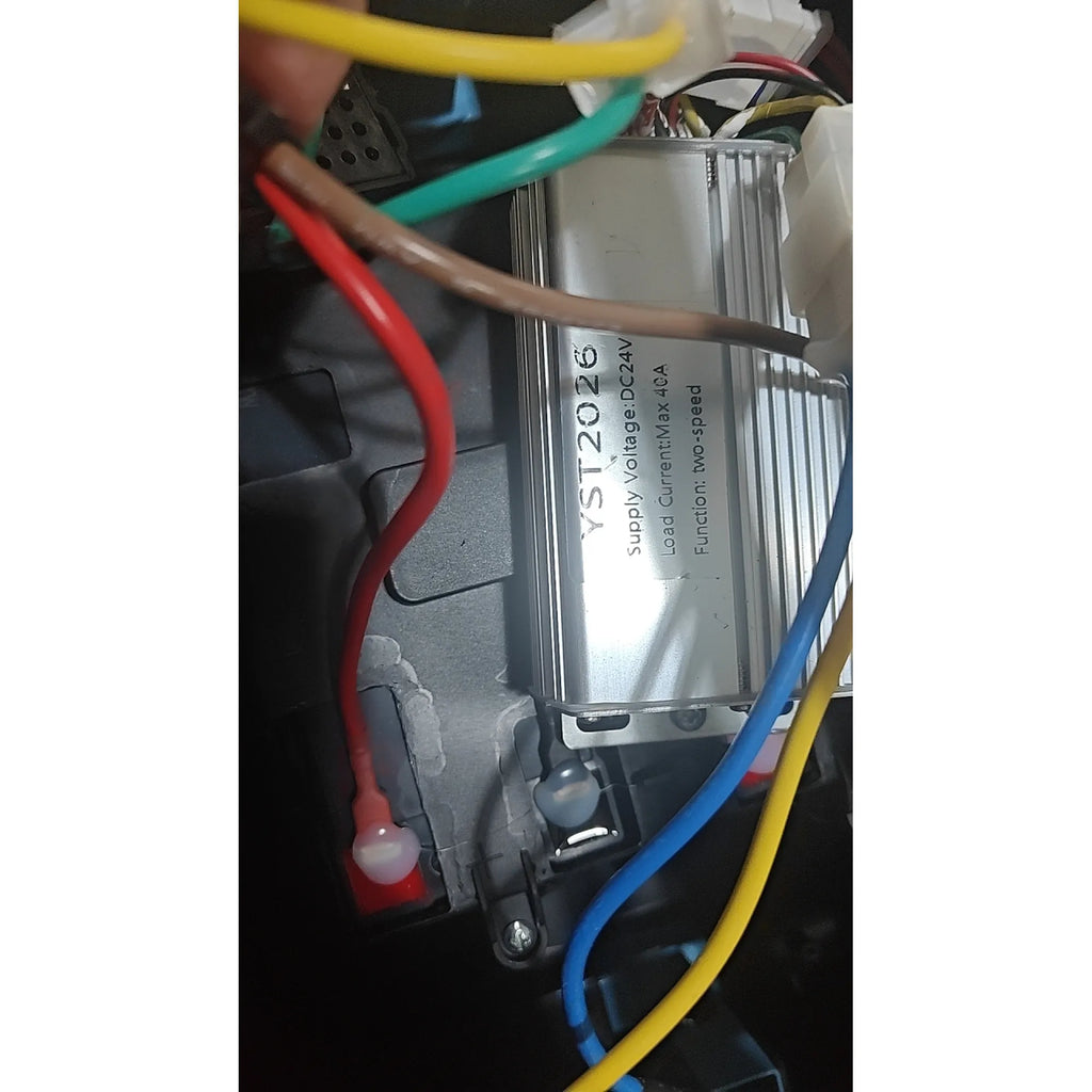 Elektrinis vaikiškas kartingas su drifto funkcija, 24 V, baltas
