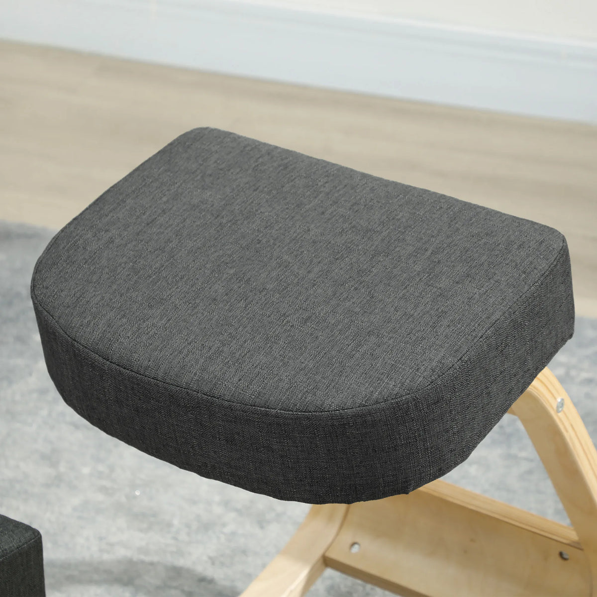 Ergonominė klūpėjimo kėdė iki 120 kg, pilka