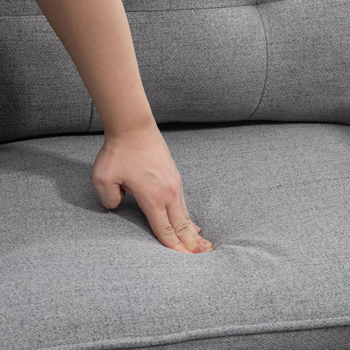 Akcentinis krėslas su sagčių dygsniavimu, minkštasuolis, nuimamos pagalvėlės, Juoda + Auksinė + Pilka