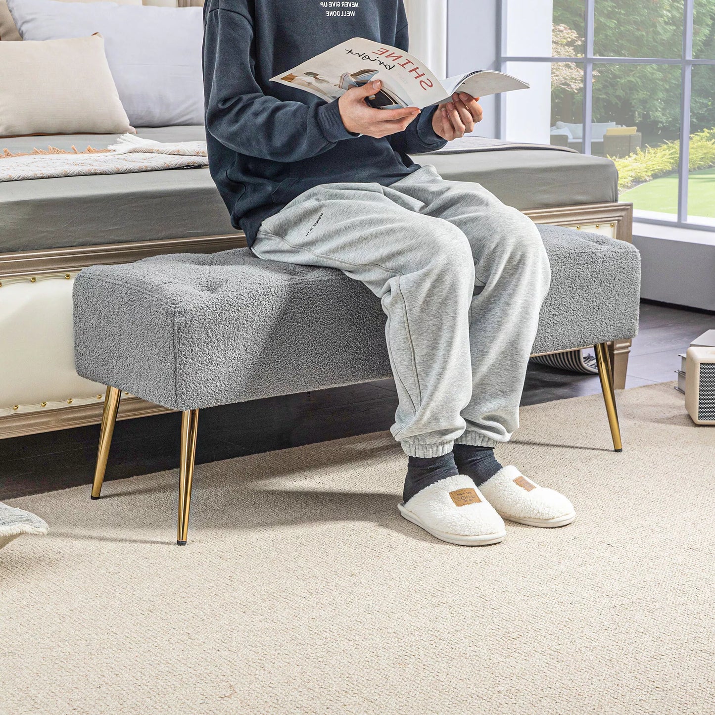 Lovos suoliukas, minkštas avies vilnos optikos užvalkalas, iki 120 kg, paauksuotos plieninės kojelės, 112x41x46cm, pilkos spalvos