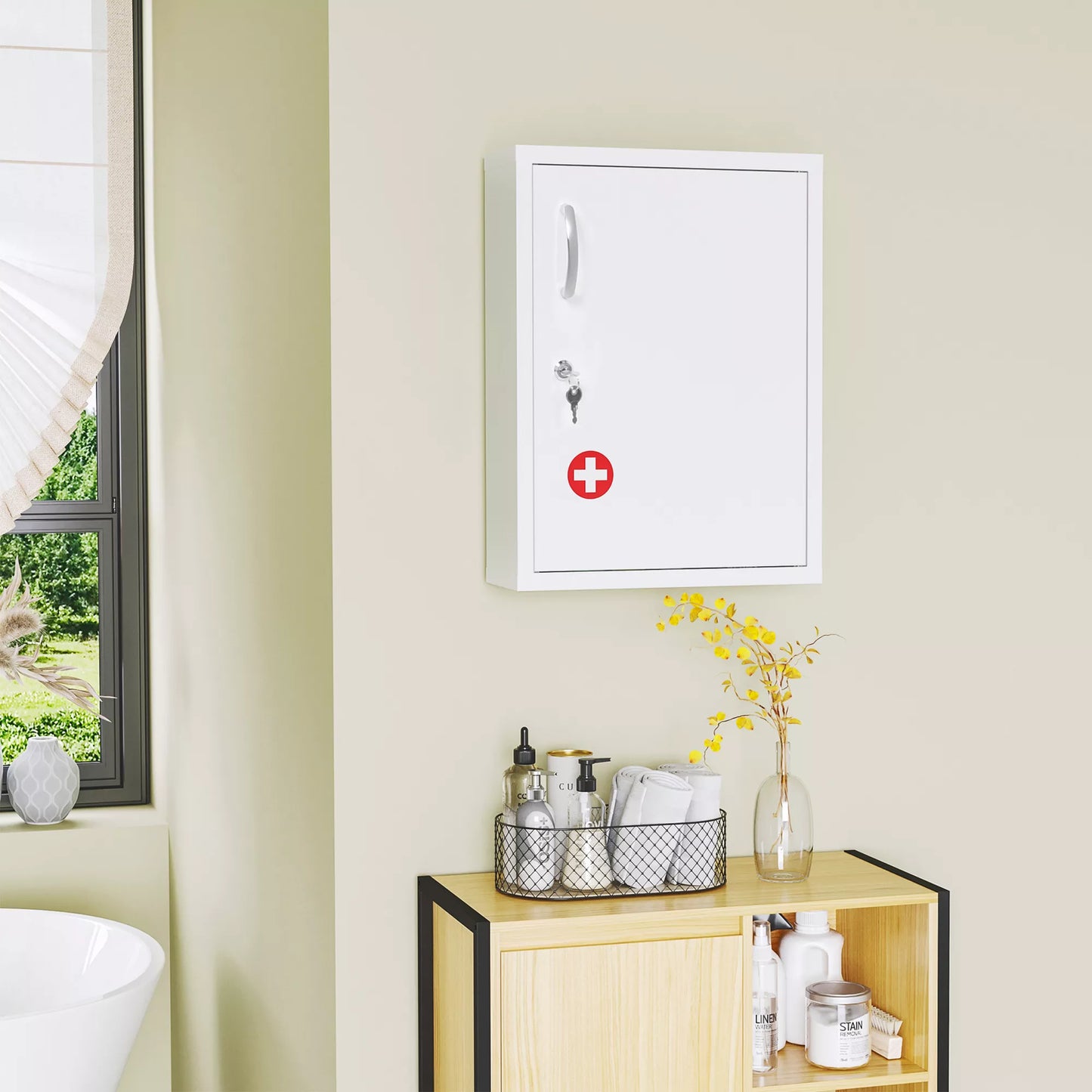 Vaistinėlė, 3 skyriai, rakinama, su skyriumi receptams, tvirtas plieninis korpusas, balta, 40 x 15 x 53,5 cm