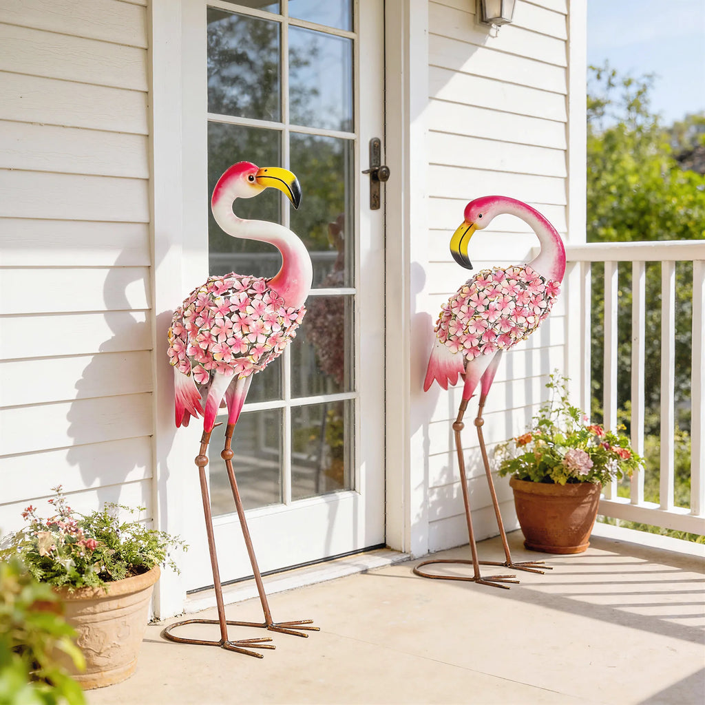 Flamingų sodo statulėlių rinkinys su gėlių motyvais, stovinčios skulptūros, metalas, 2 vienetai, raudona