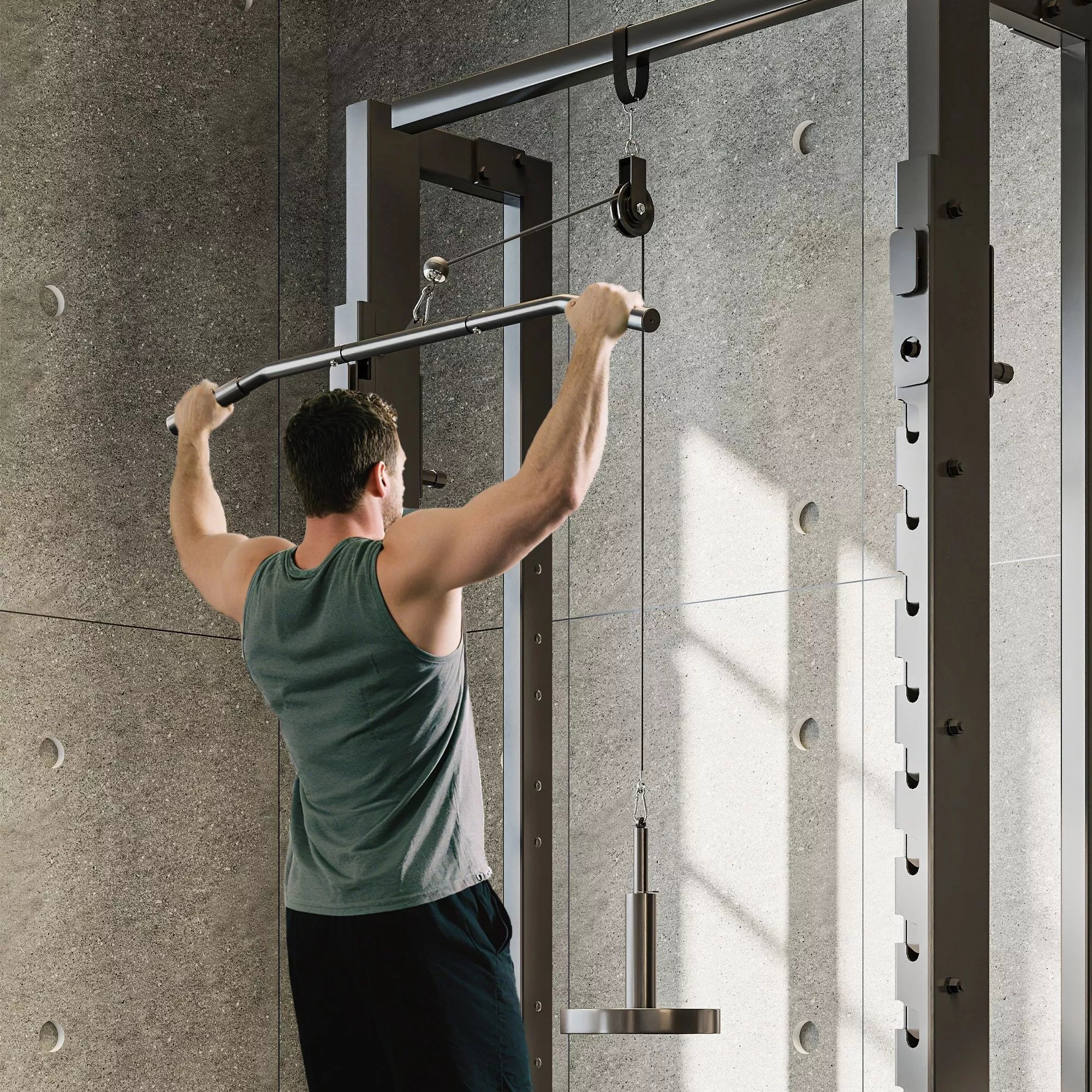 Kabelinis treniruoklis su skriemulių sistema, iki 100 kg, juodas