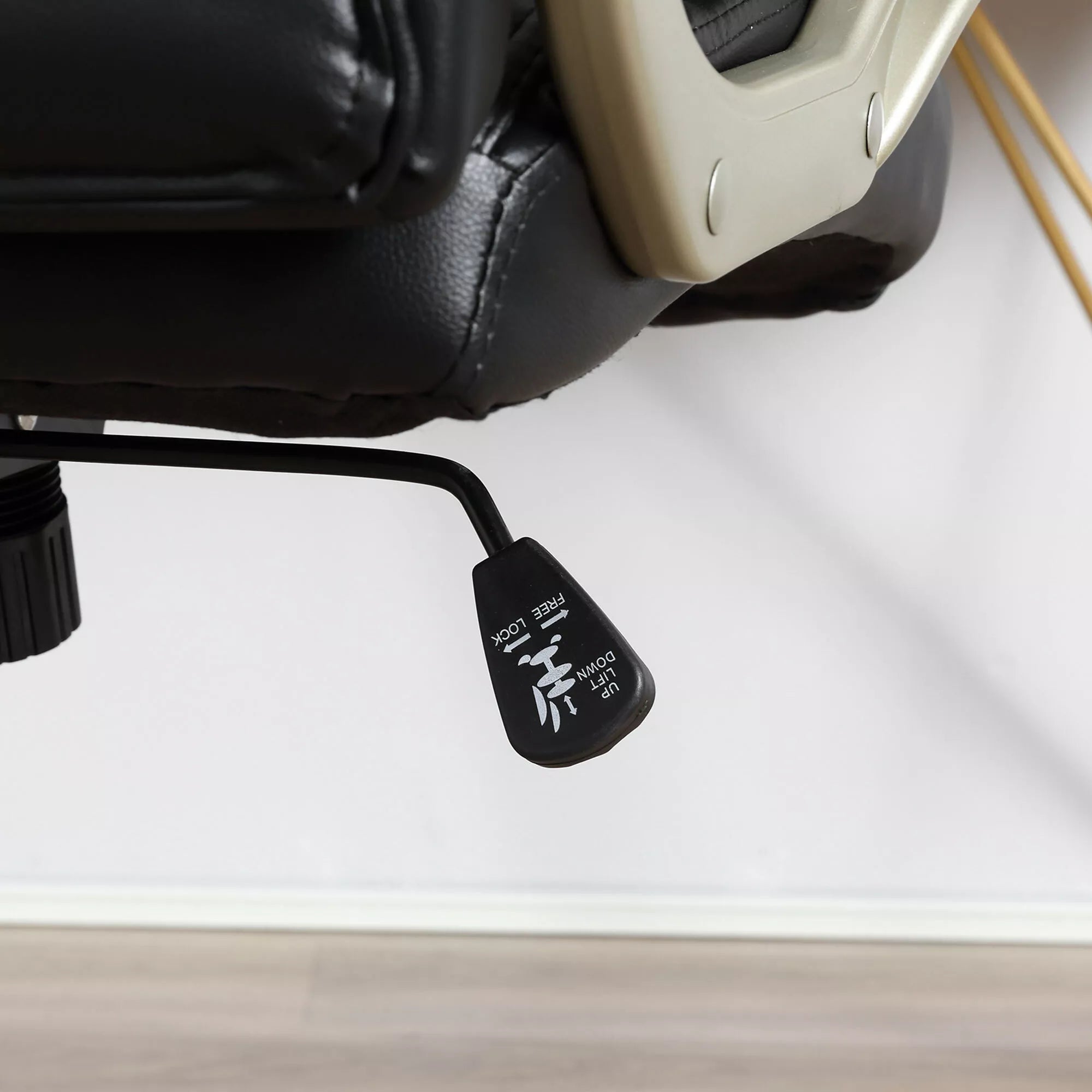 Biuro kėdė, vadovo kėdė su svyravimo funkcija, ergonomiška sukama kėdė, sportinio dizaino, su aukšta atlošo atrama, juoda, dirbtinė oda, metalas, 70 x 58 x 114–124 cm