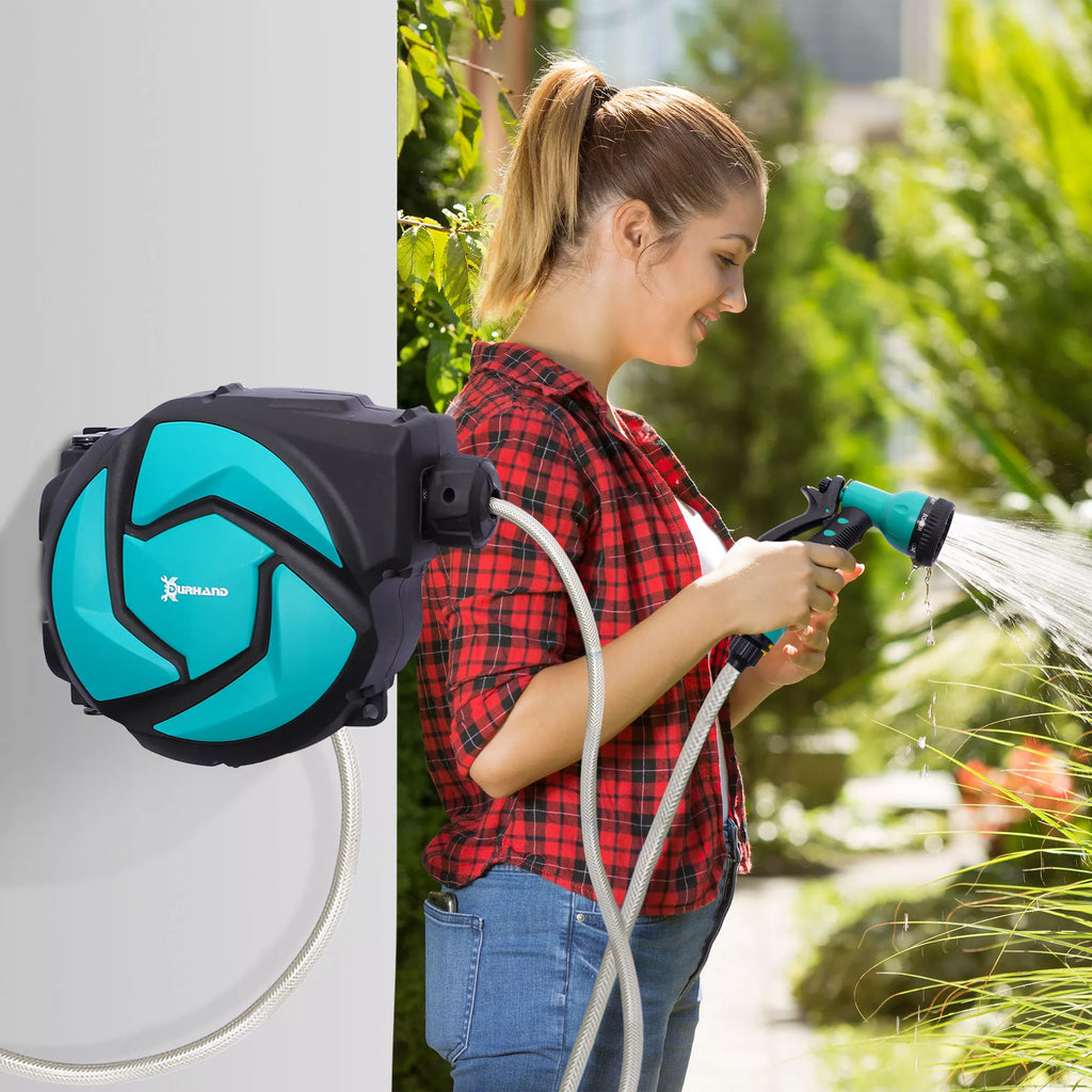 Žarnos ritė su sodo žarna 10 m Vandens žarnos ritė su automatiniu susukimu Sieninė žarnos dėžė, pasukama 180°, su daugiafunkciniu dušu Apsauga nuo užšalimo -5–45 °C Žalia + juoda