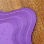 Violetinio balansinio akmens paviršiaus detalė
