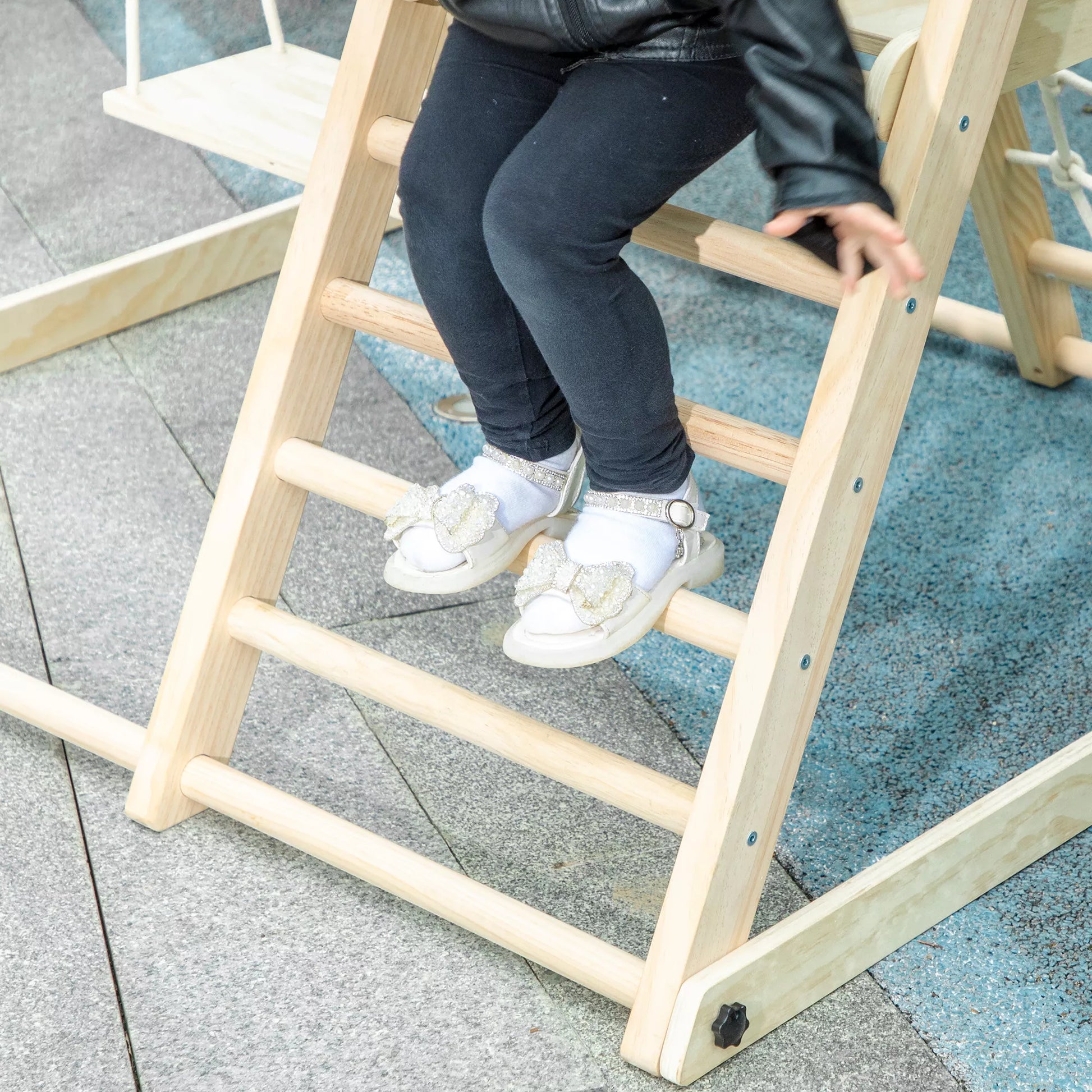 5-in-1 vidaus laipiojimo konstrukcija su čiuožykla, sūpuokle, laipiojimo tinklu, krepšinio stovu, sulankstoma, 3–6 metai, natūralus medis