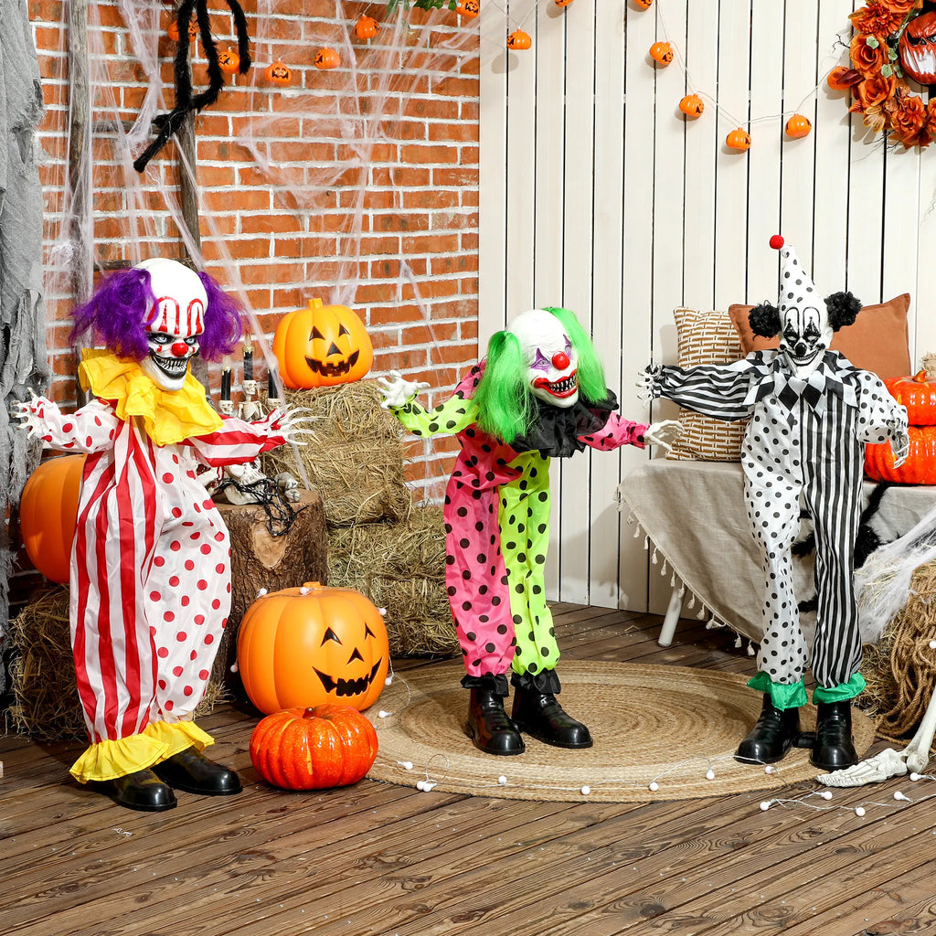 Helovino dekoracija – sukraunami animatroniniai klounai, raudonai švytinčiomis akimis