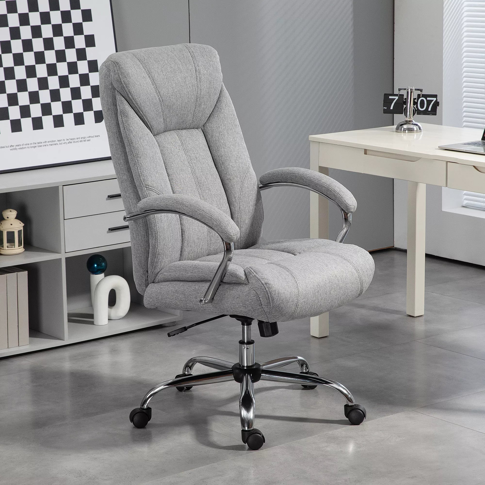 Ergonomiška pilka biuro kėdė su aukštu atlošu, kvėpuojančiu apmušalu ir reguliuojamu aukščiu