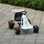 Šviesiai mėlynas pedalinis gokartas ant grindinio iš priekio