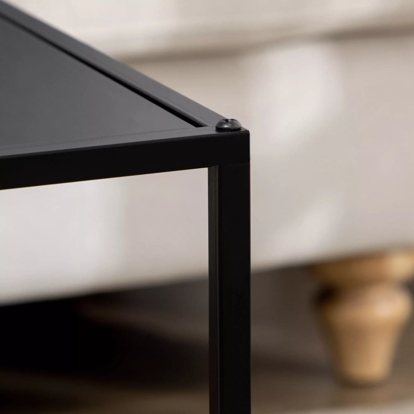 Pagalbinis staliukas, kavos staliukas, komplektinis staliukas, 2 vnt. komplektas, modernaus dizaino, plieninis rėmas, juodos spalvos, 40 x 40 x 40 cm