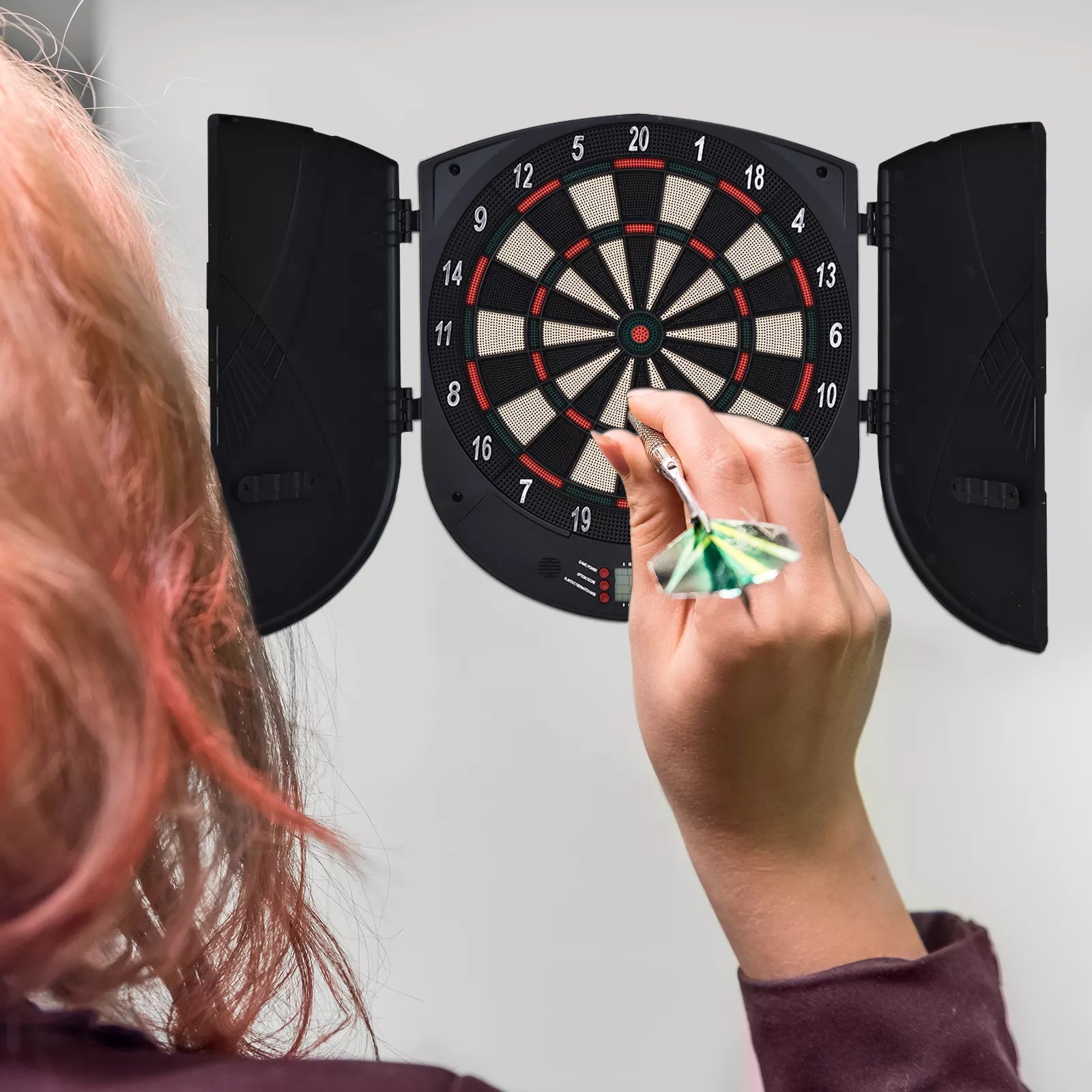 Elektroninis dartų taikinys Dartboard su balso pranešimais Anglų kalba LED indikatoriai 6 dartai 26 žaidimai 185 variantai Dartų automatas su durelėmis Dartų taikinys rinkinys iki 8 žaidėjų