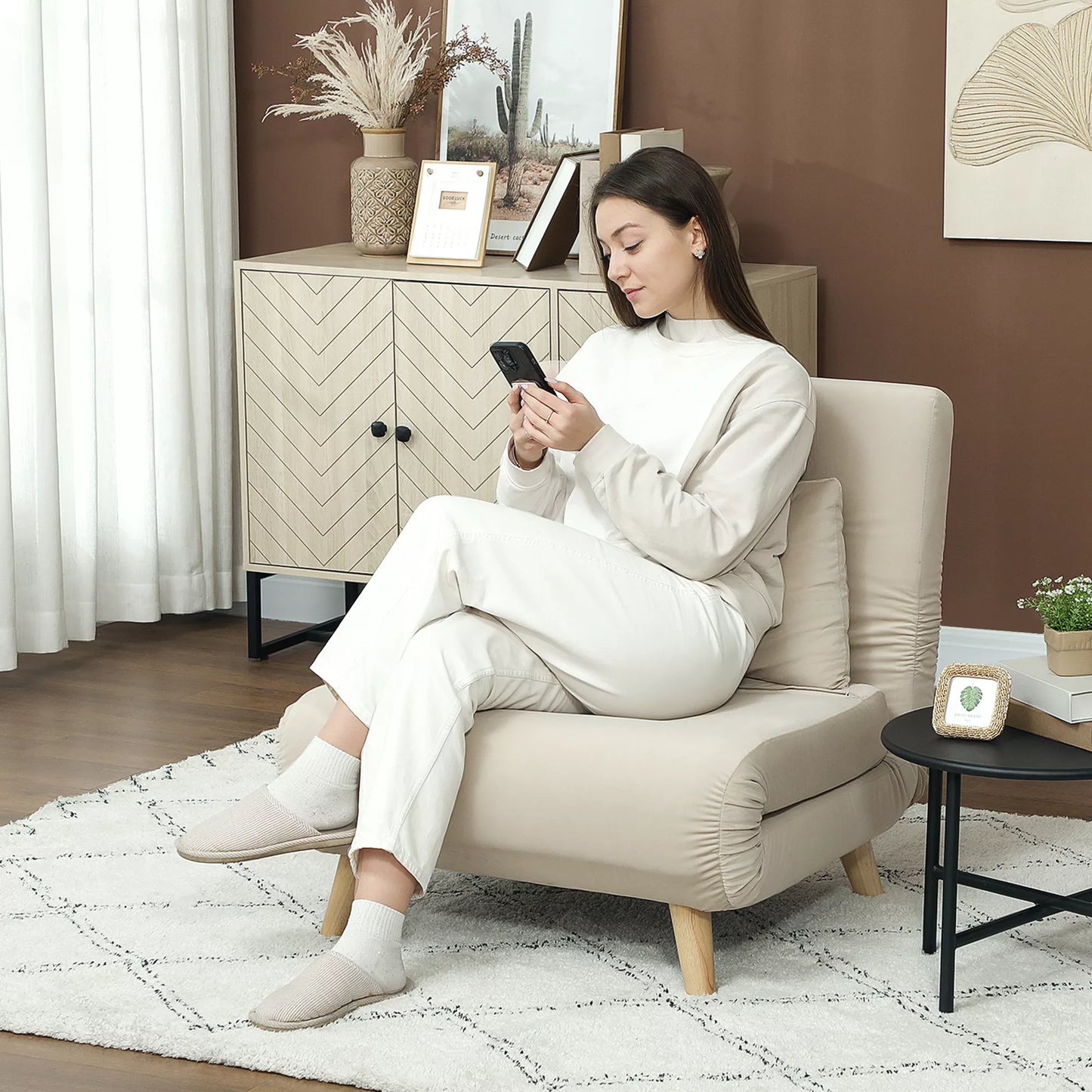 Sulankstomas krėslas su miegojimo funkcija, sulankstomas aksominis poilsio krėslas, reguliuojamas atlošas, atlaiko iki 120 kg, smėlio spalvos