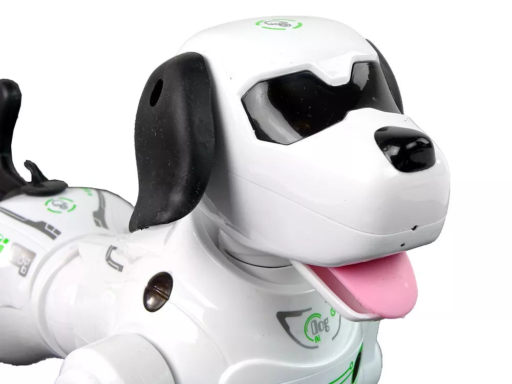 Iš arti matoma roboto šuniuko galva su tamsiais akių jutikliais