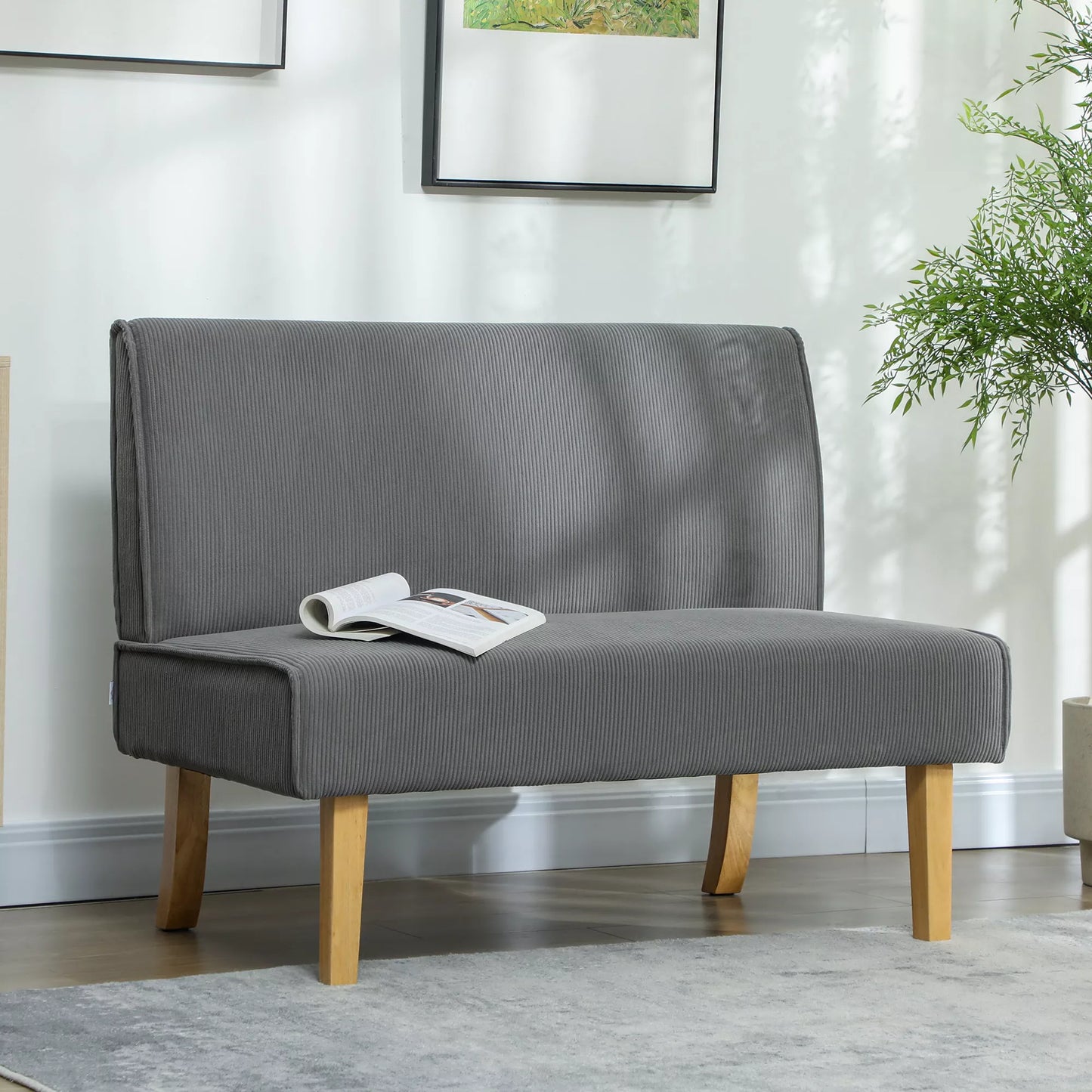 Dviejų vietų sofa su veliūro apmušalu, storu kamšalu ir tvirtomis medinėmis kojelėmis svetainei, miegamajam, biurui, pilka