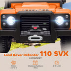 Oranžinio Land Rover Defender elektromobilio priekis su LED žibintais ir Land Rover logotipu