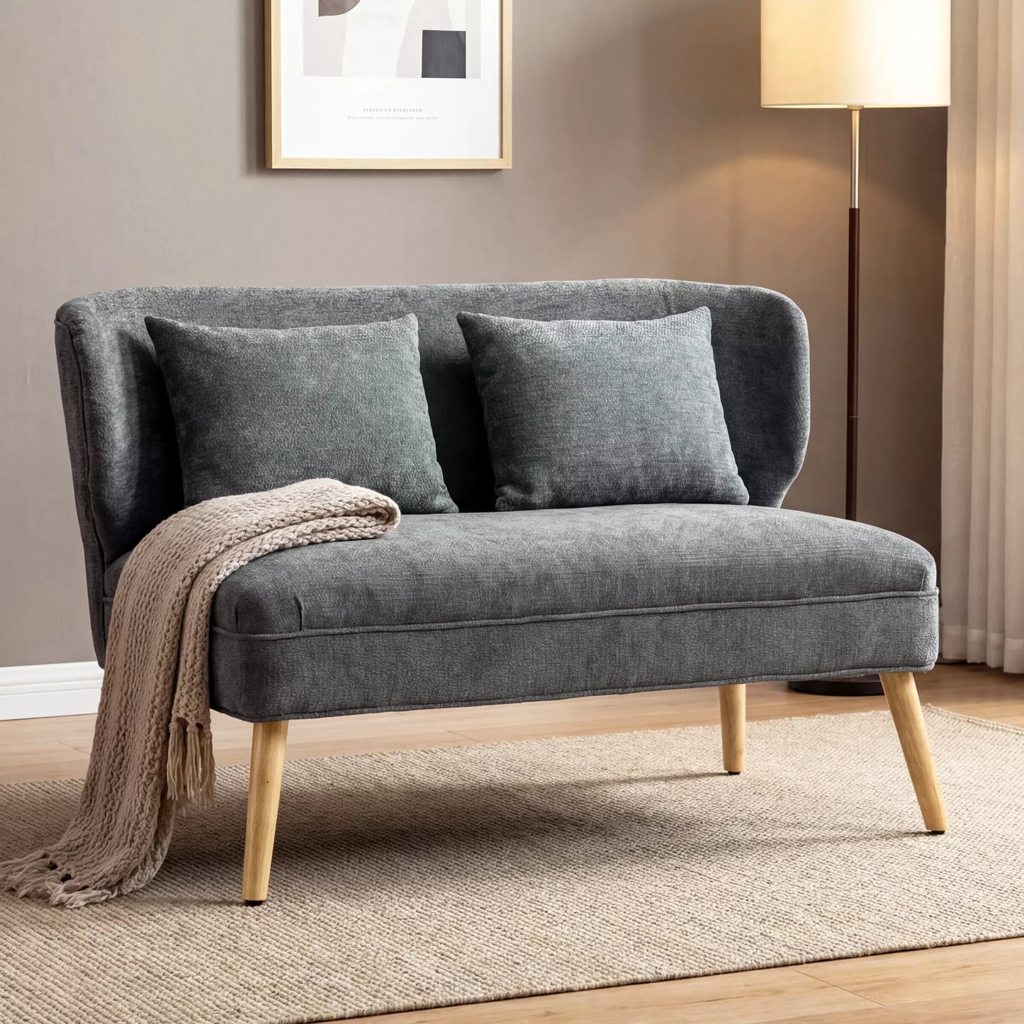 Dvivietė sofa svetainei su sparnuotu atlošu, minkštasuoli, šenilas ir mediena, 126x75x79 cm, pilka