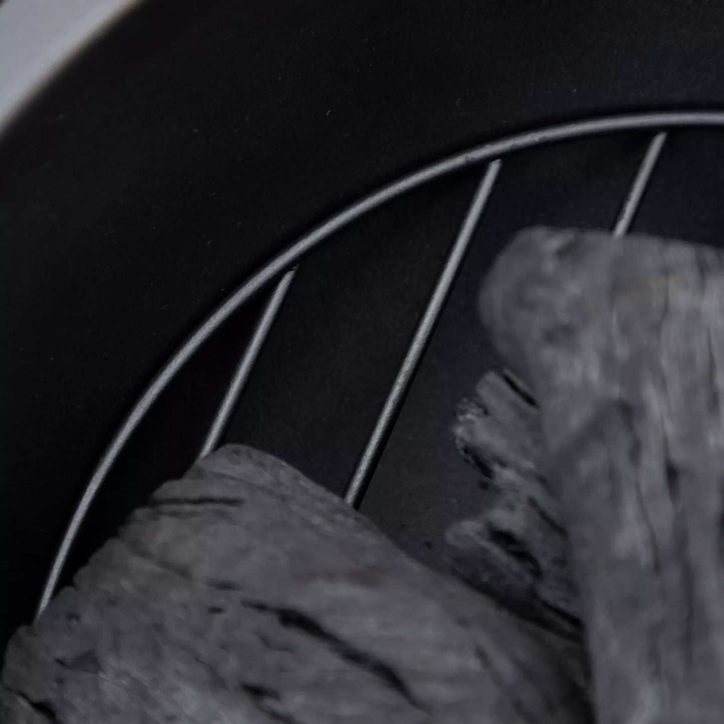 Lauko židinys medžio kelmo dizaino, kibirkščių tinklelis, anglies grotelės, pakūrenimo įrankis, Ø61,5 x 39 cm