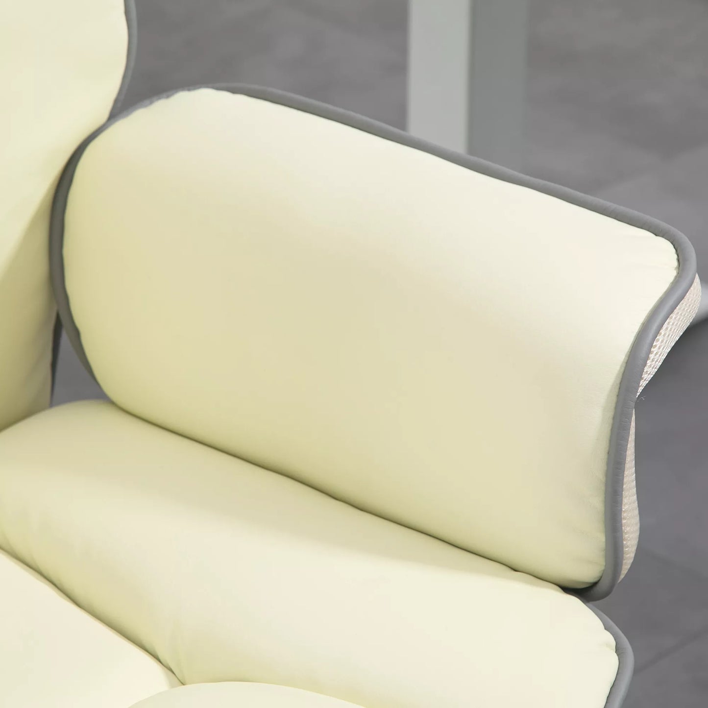 Ergonomiška biuro kėdė, itin paminkštinta, su atlošimo funkcija, dirbtinė oda, 76x80x118-124 cm, kreminės spalvos