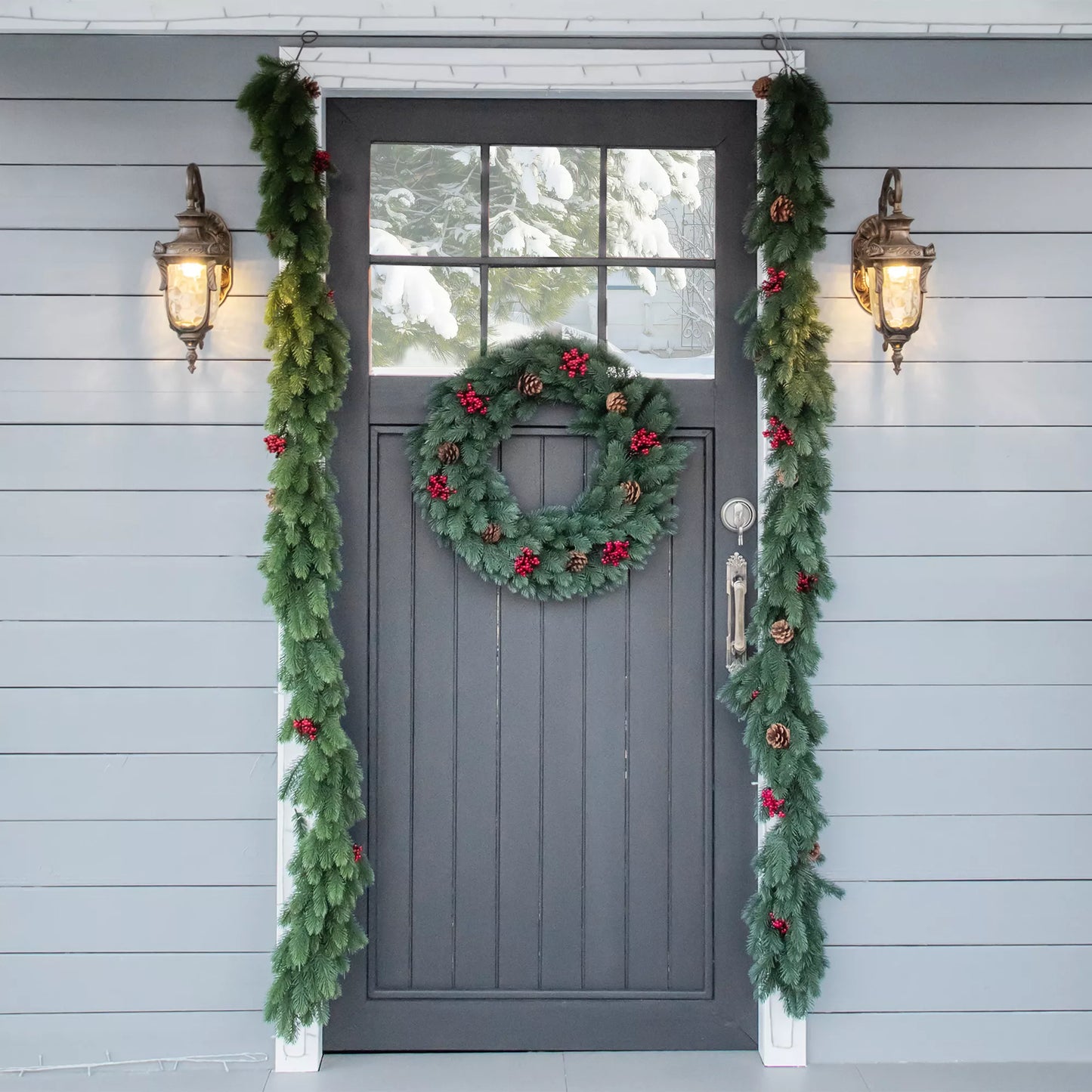 Kalėdinė girlianda 1,9 m, dirbtinė eglės girlianda su kankorėžiais ir uogomis, Kalėdinė puošmena vidui ir laukui, žalia