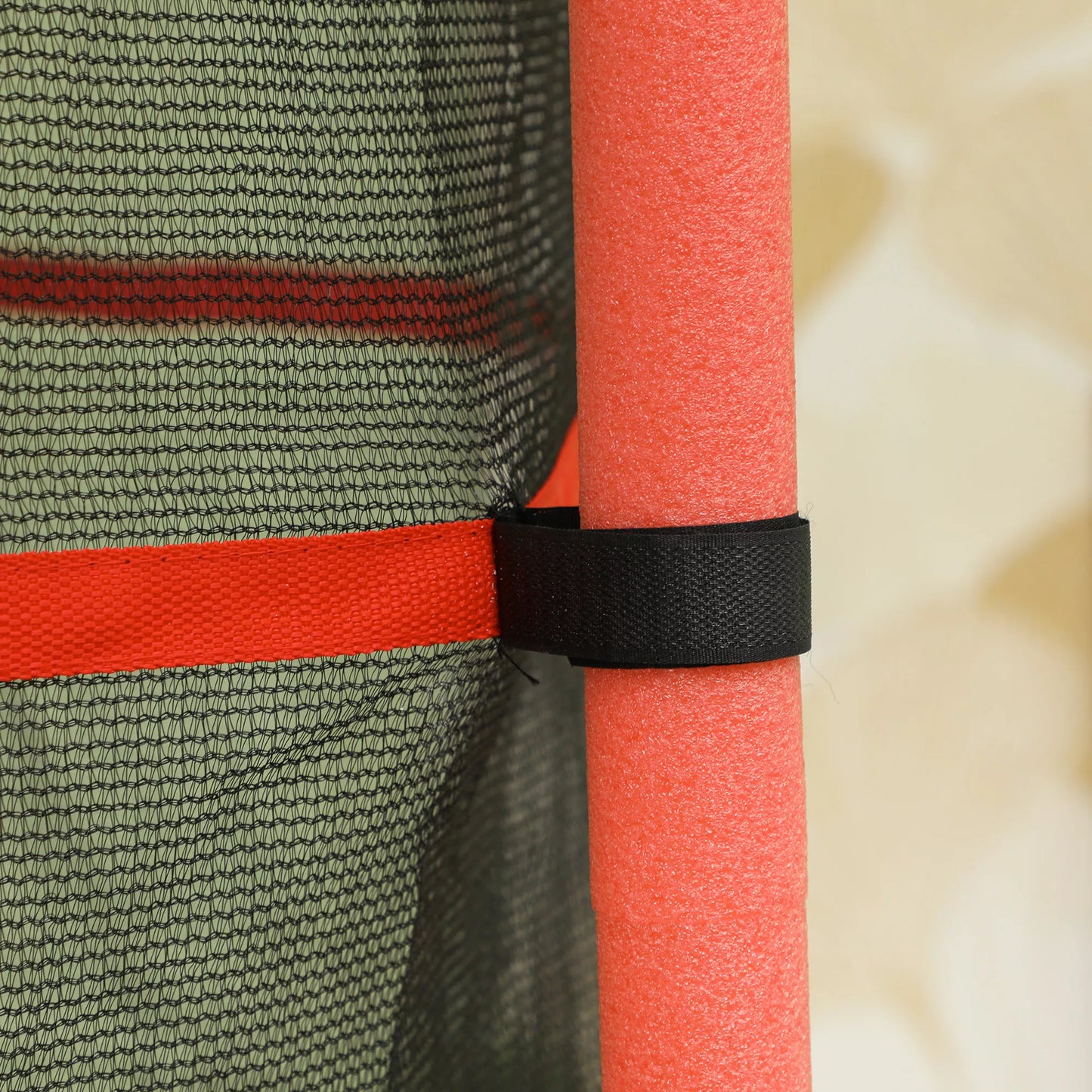 Vaikams skirta "Trampolin", Ø163 cm, su apsauginiu tinklu, tinkama naudoti lauke ir patalpoje, keliamoji galia iki 50 kg, plienas, plastikas, raudona