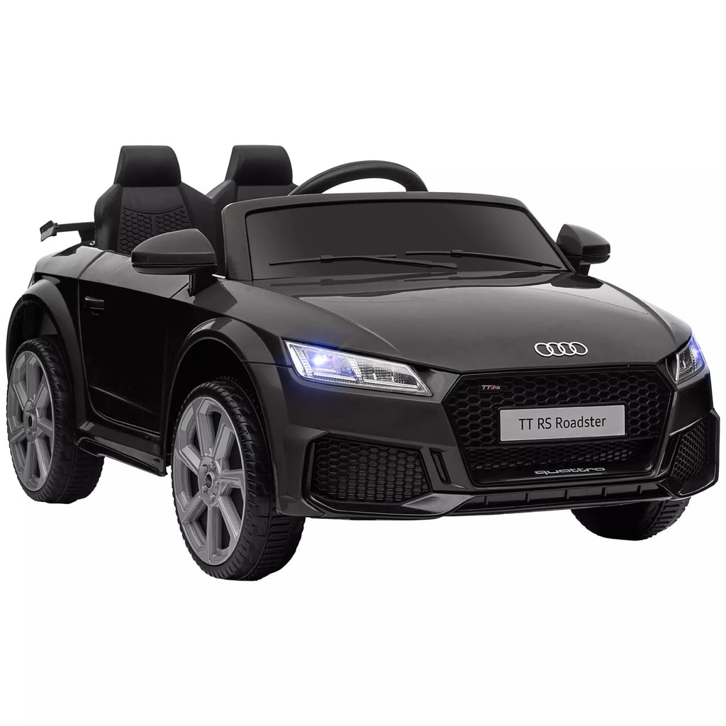 Juodas vaikiškas elektrinis Audi automobilis