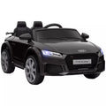 Juodas vaikiškas elektrinis Audi automobilis