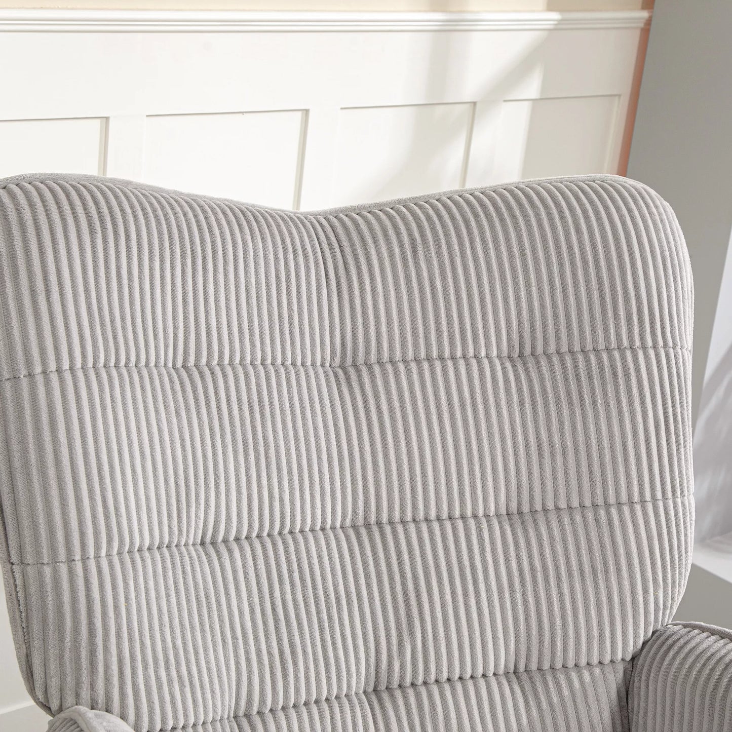 Vintage supamasis krėslas, išlenkti slidės, storas paminkštinimas, bukmedis ir plienas, šviesiai pilkos spalvos