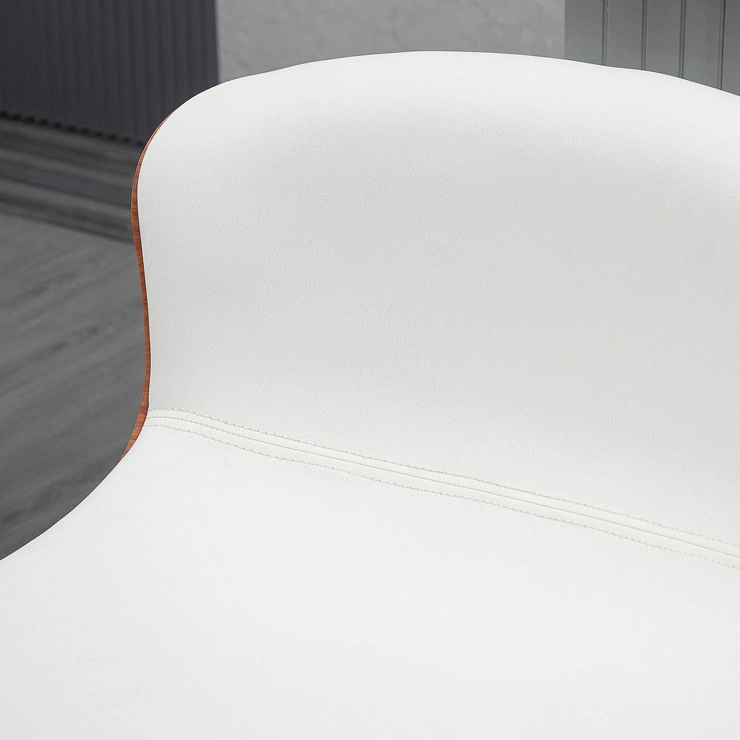 2 vnt. baro kėdžių rinkinys, reguliuojamo aukščio, metalinis rėmas, sukiojama sėdimoji dalis, kreminė balta spalva