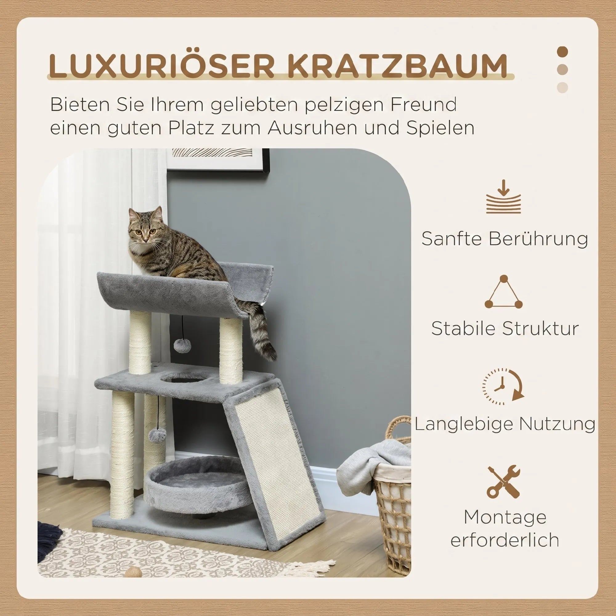 Katė guli ant sizalio dengtos draskyklės platformos tarp žaislų