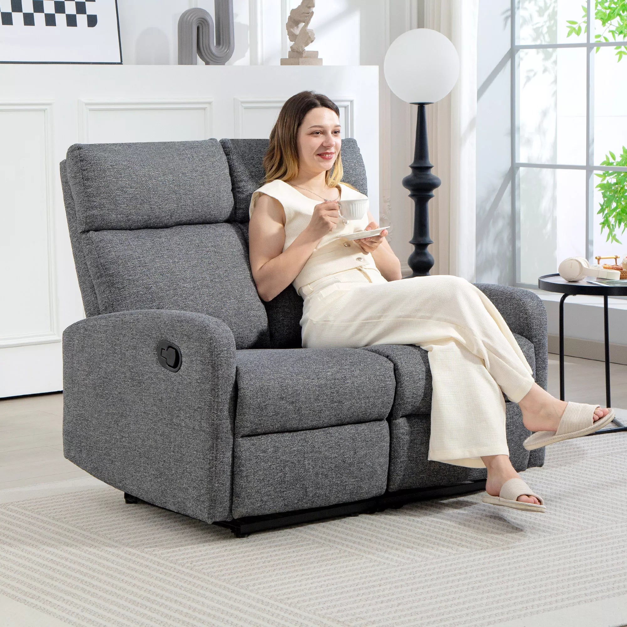 2 vietų sofa, individualiai reguliuojamos atlošos, kojų atrama, audinio apmušalas, plienas, pilka