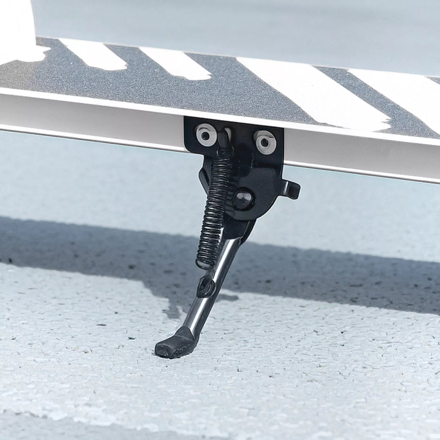 Vaikutis paspirtukas, Dvigubi stabdžiai, Metalo rėmas, Atrama kojai, Sulankstomas, 3-8 metai, Baltas