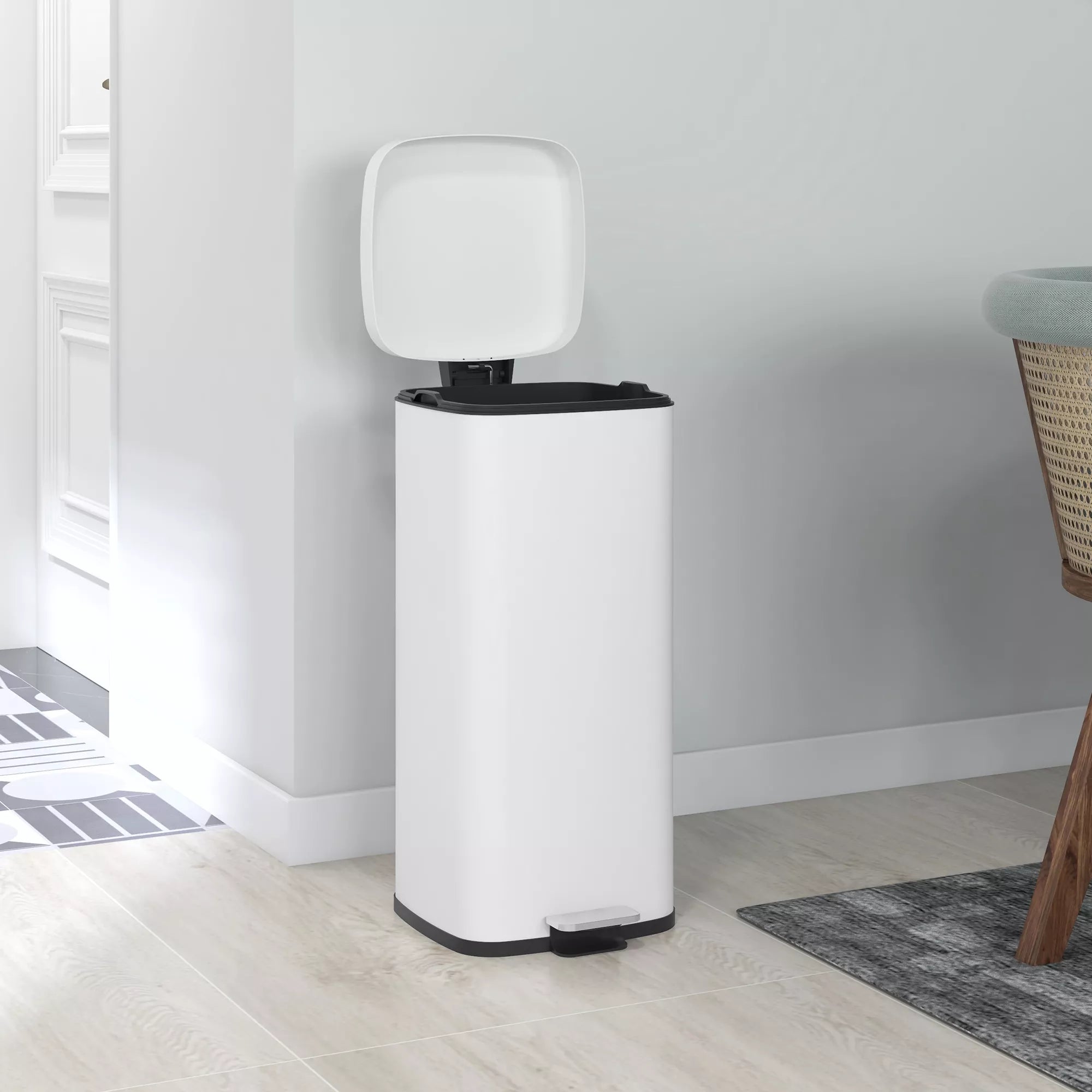 Šiukšliadėžė 30L su pedalu, lėto užsidarymo funkcija (Soft-Close), balta