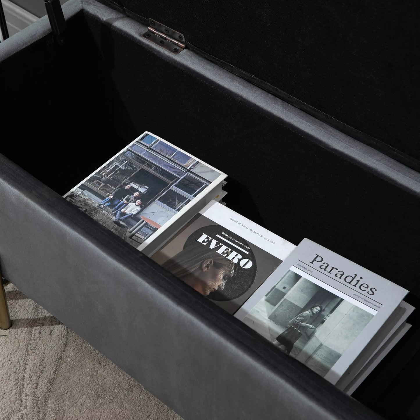 Suolas su daiktadėže, paminkštintas su aksomo išvaizda, sėdimoji skrynia su metalinėmis kojomis, skrynios formos suolas svetainei, miegamajam, koridoriui, 100 x 40 x 42 cm, tamsiai pilkas