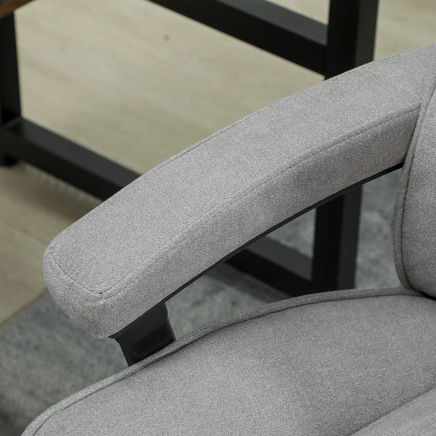 Didelis aukštas biuro krėslas, 200 kg keliamoji galia, tvirta konstrukcija, minkštas apmušalas, šviesiai pilkas