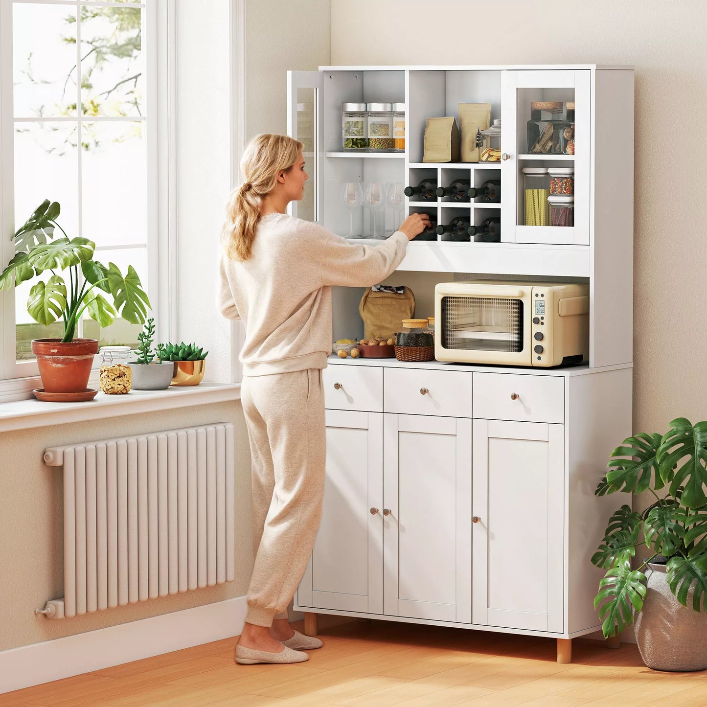 180 cm virtuvės spintelė, 2 stiklinės durys, 3 stalčiai, 4 reguliuojami lentynos, valgomojo spintelė, medžio drožlių plokštė, balta