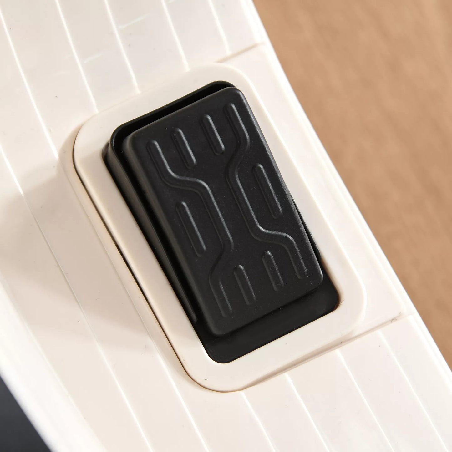 Elektrinis vaikiškas motoroleris Vespa su LED apšvietimu, garsu, vaikams nuo 18-36 mėn., baltas