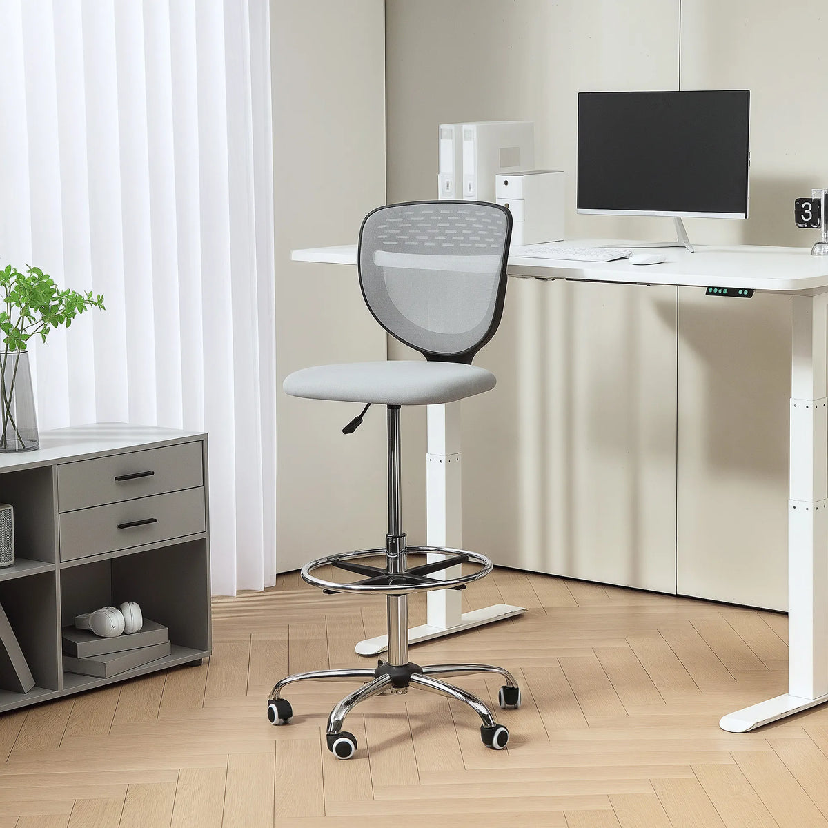 Meistro kėdė ergonomiška, aukšta, reguliuojamo aukščio, iki 120 kg, šviesiai pilka