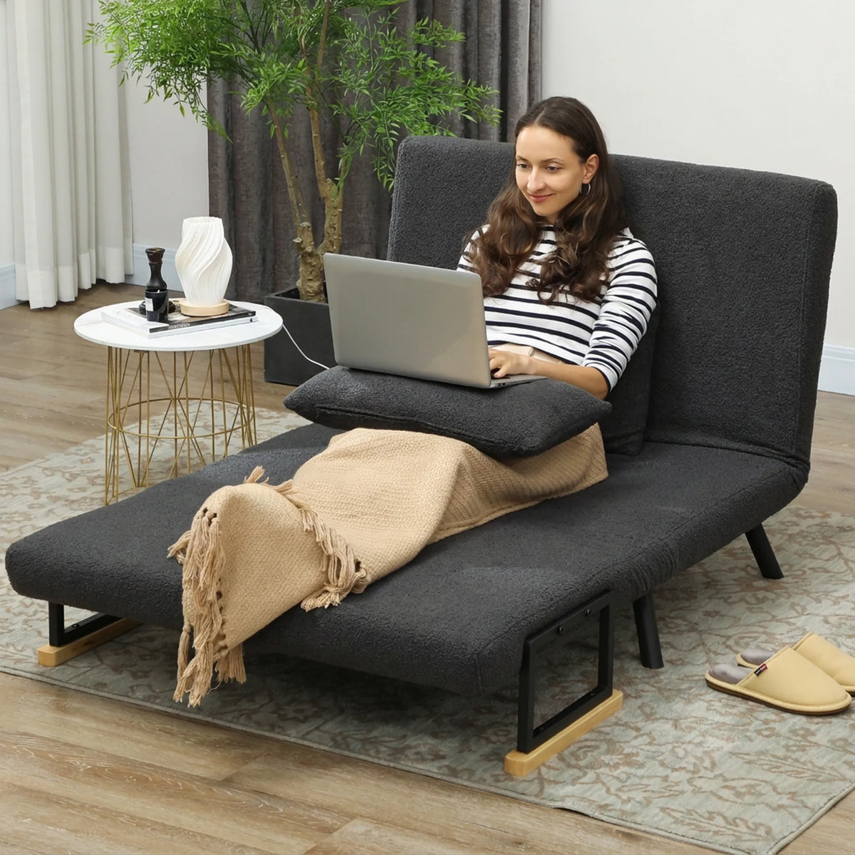 Miegamoji sofa, dvivietė, su miegojimo funkcija, 2 pagalvėlės, šerpos išvaizda, natūrali, tamsiai pilka ir juoda