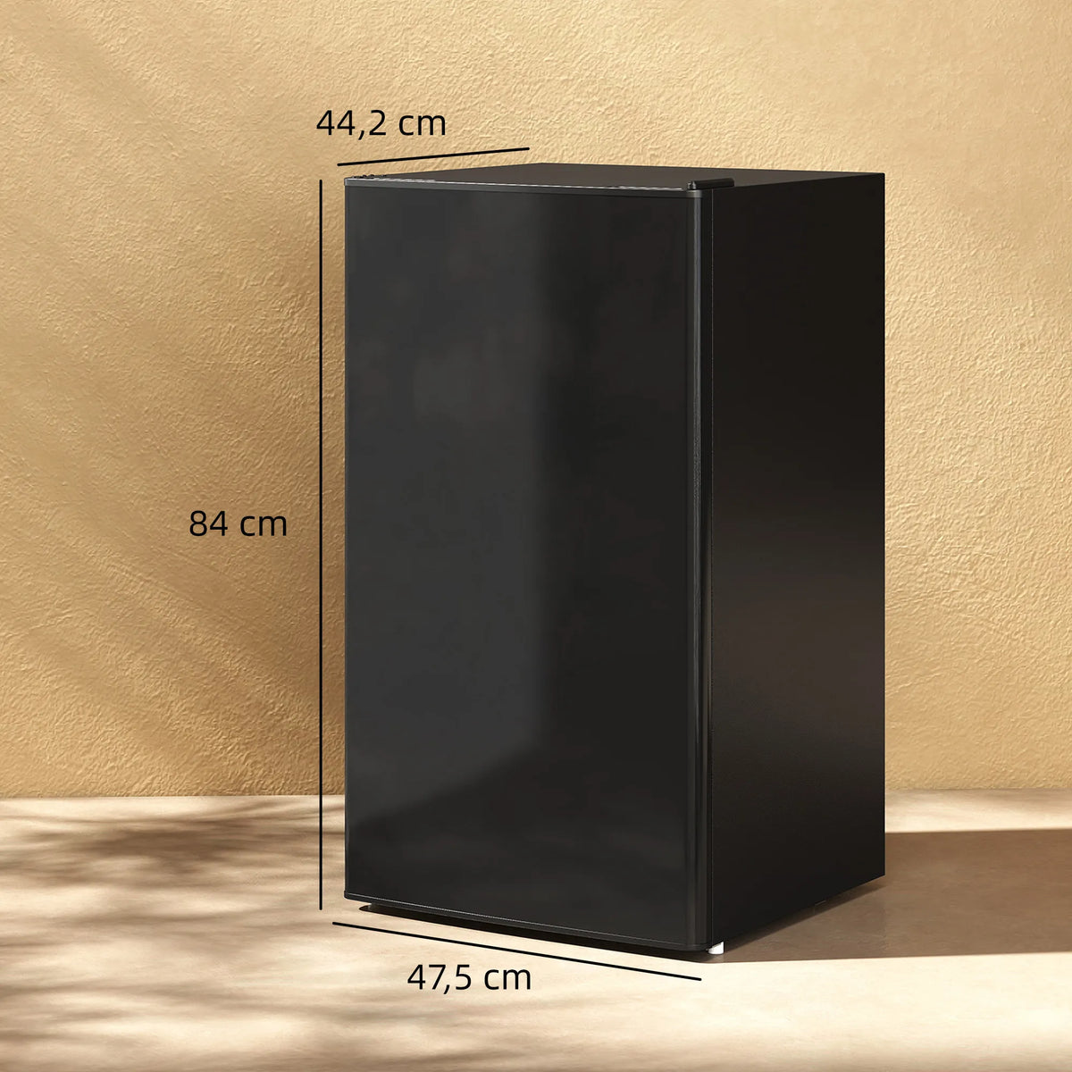 Matmenų schema: šaldytuvo plotis 44,2 cm, aukštis 84 cm, gylis 47,5 cm